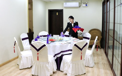 生活中心梅苑会务中心 “营”难而上的张张笑脸