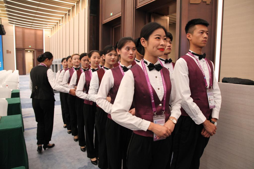 聊城职院进博会礼仪志愿服务团队 以精细化服务闪耀国际舞台